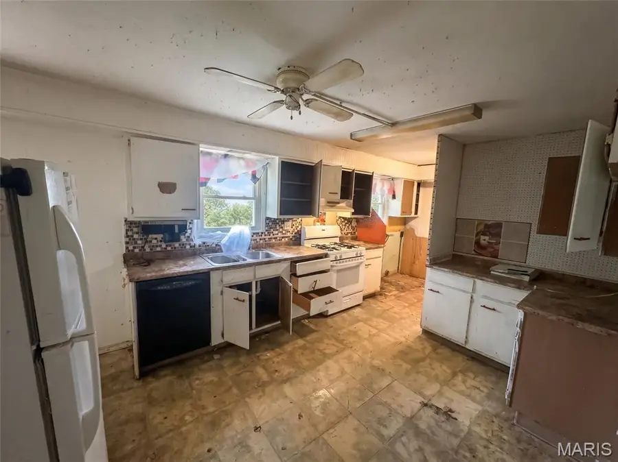 11424 Larimore Road, Saint Louis, MO 63138 - #3