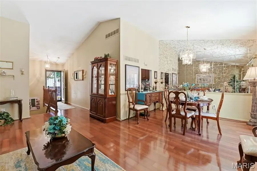 11010 Thousand Oaks Drive, Saint Louis, MO 63136 - #2