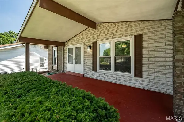 4184 Lisieux Lane, Oakville, MO 63129