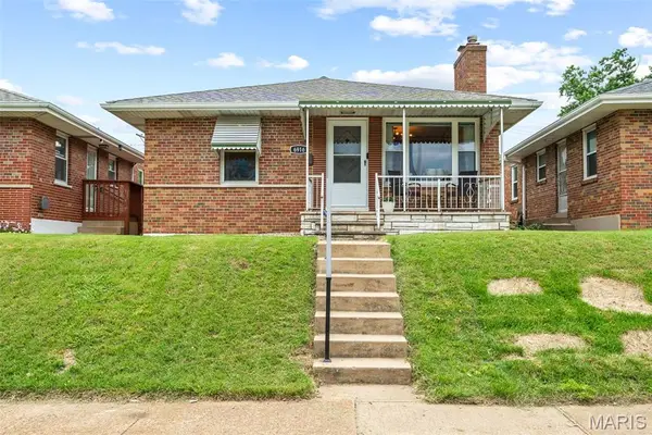 6916 Hampton Avenue, St Louis, MO 63109