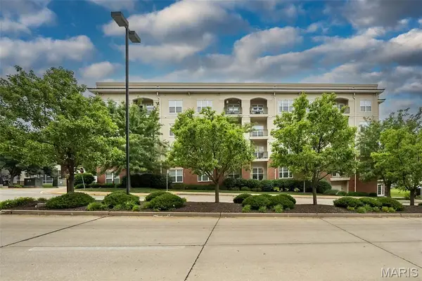 1270 Strassner Drive #3202, Brentwood, MO 63144
