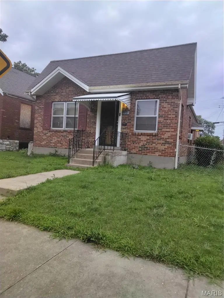 5901 Mcarthur Avenue, Saint Louis, MO 63120 - #2