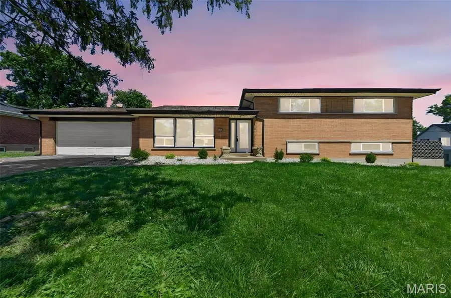 800 Charlesgate Drive, Saint Louis, MO 63132 - #2