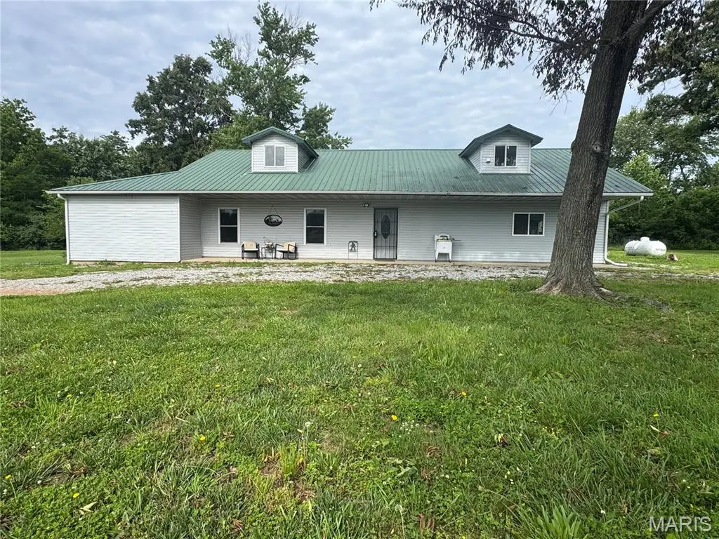 1669 Us Hwy 45, Cisne, IL 62823 - #1