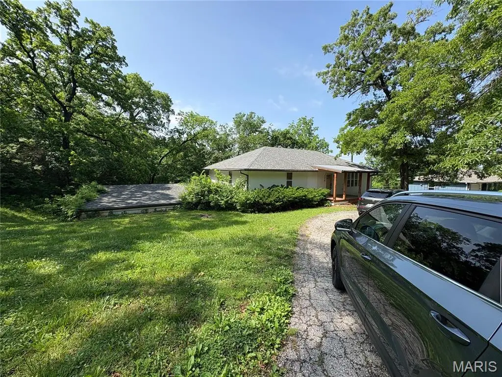 9600 Grandview Rd, Kansas City, MO 64137 - #1