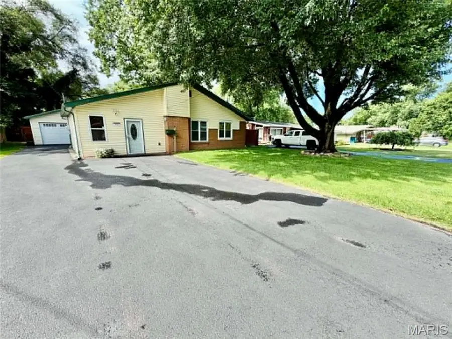 708 Valley Drive, East Alton, IL 62024 - #2
