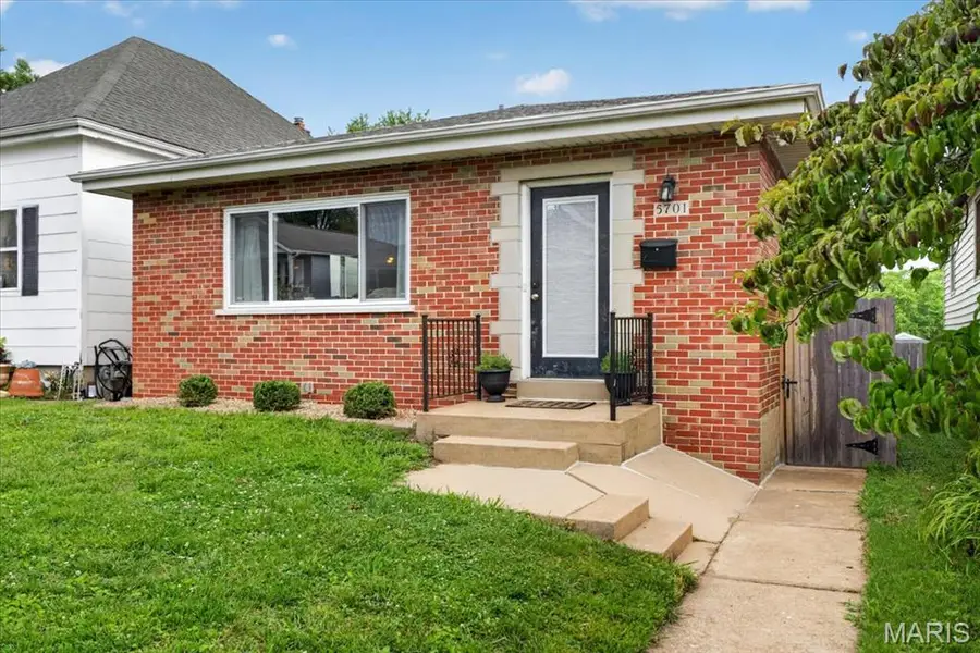 5701 Lansdowne Avenue, Saint Louis, MO 63109 - #2
