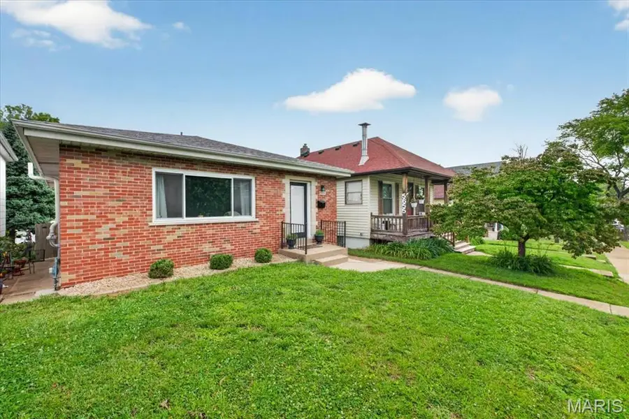 5701 Lansdowne Avenue, Saint Louis, MO 63109 - #3