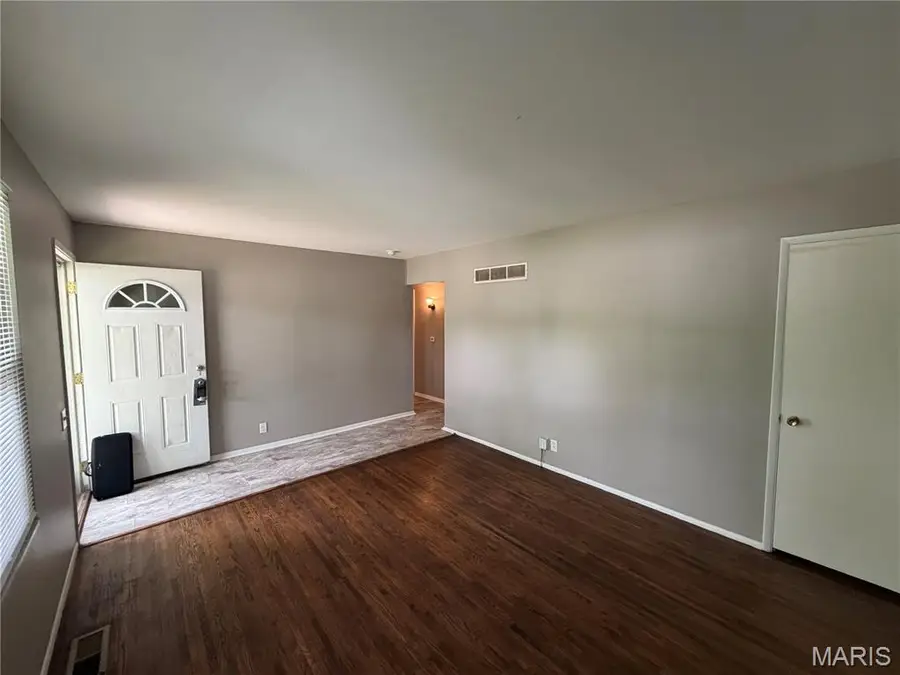 1388 Farmview Avenue, Saint Louis, MO 63138 - #3