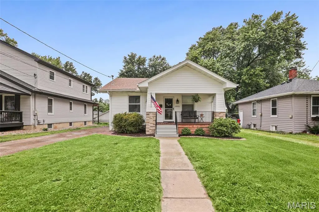 1321 Eberhart Avenue, Edwardsville, IL 62025 - #1
