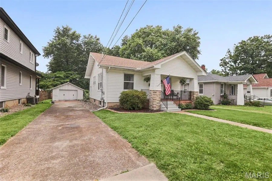 1321 Eberhart Avenue, Edwardsville, IL 62025 - #2