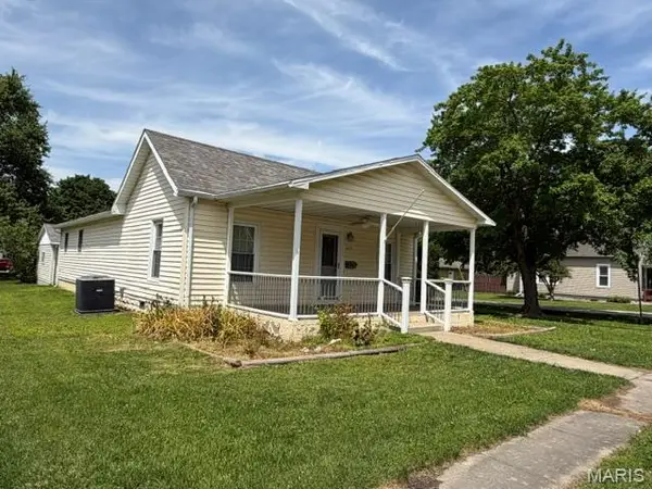625 Young Street, Nokomis, IL 62075