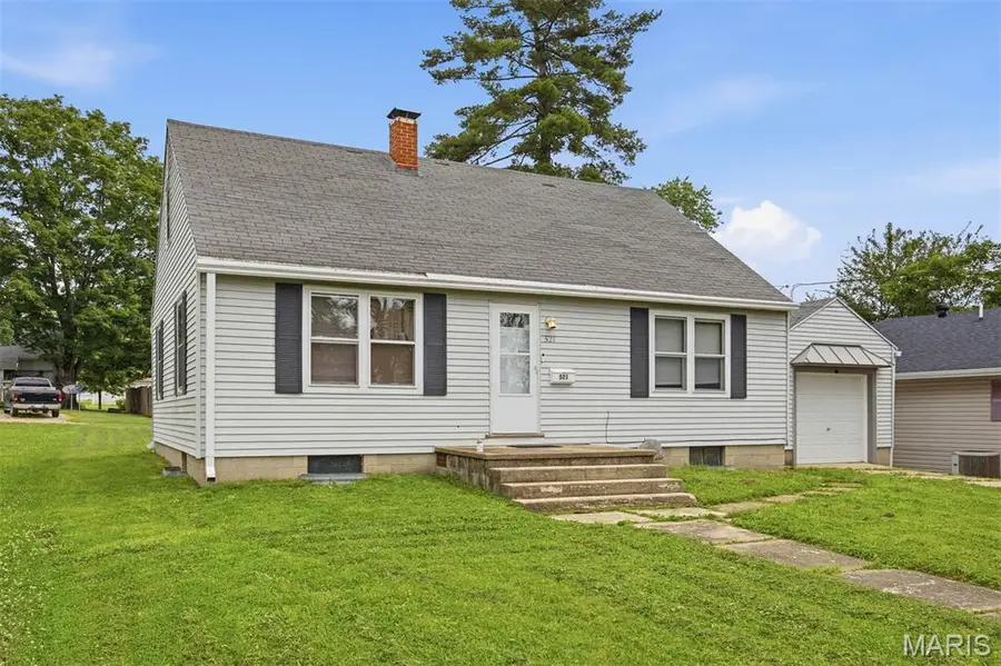 521 W Washington Avenue, Greenville, IL 62246 - #3