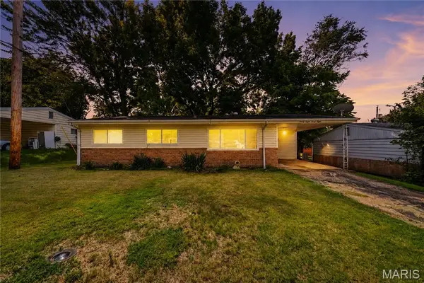 9838 Tanbark Lane, St Louis, MO 63134