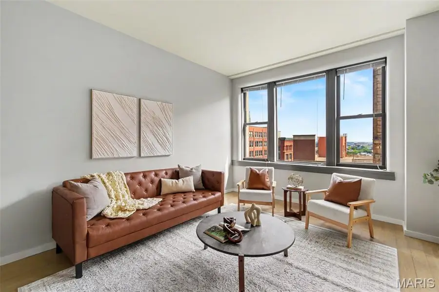 915 Olive Street #1002, Saint Louis, MO 63101 - #3