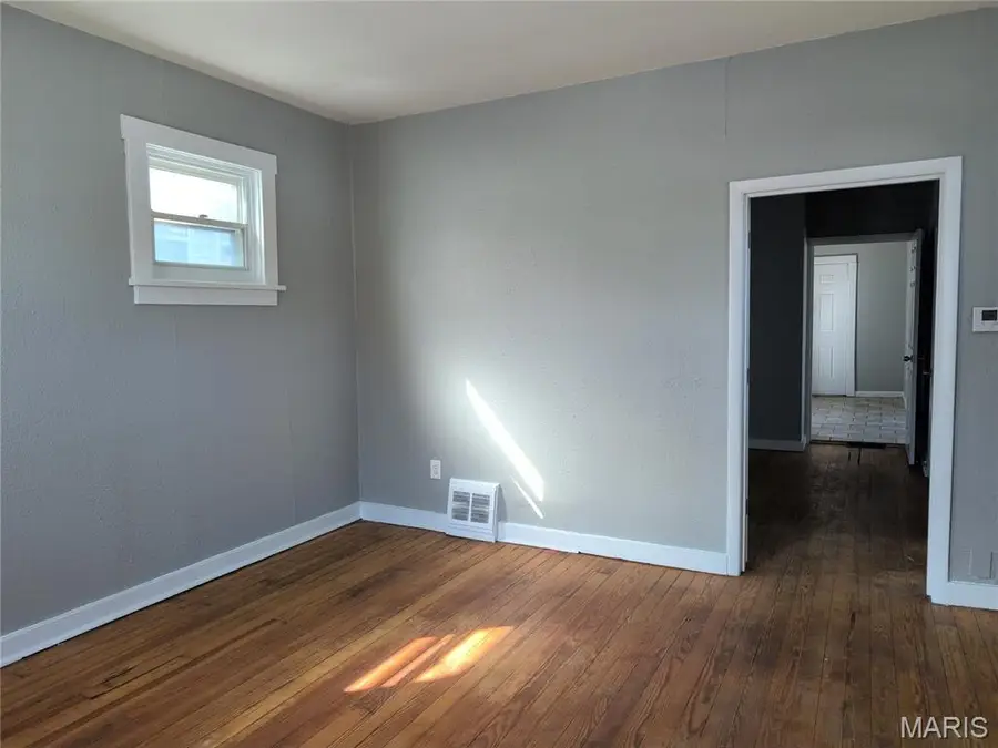 137 W Arlee Avenue, Saint Louis, MO 63125 - #3