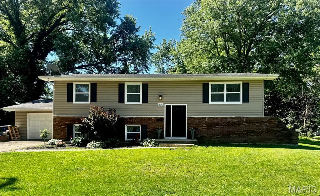 1300 Chestnut Street, Greenville, IL 62246 - #1
