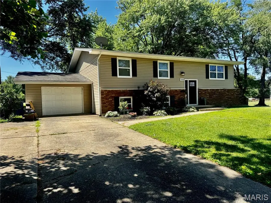 1300 Chestnut Street, Greenville, IL 62246 - #2