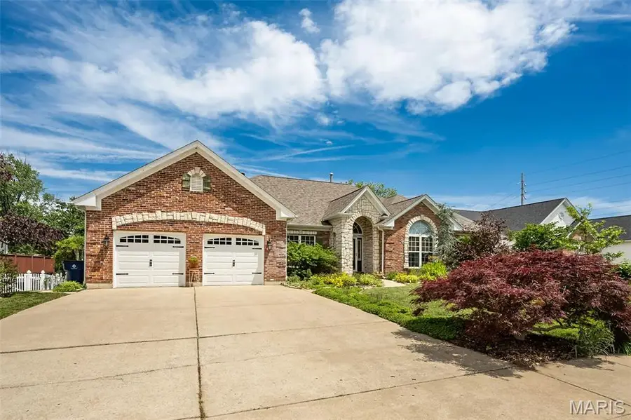 9609 Oakmont Woods Court, Crestwood, MO 63126 - #2