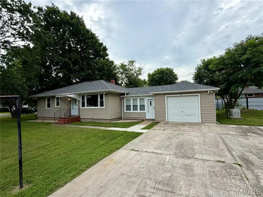 78 N Circle Drive, East Alton, IL 62024 - #3