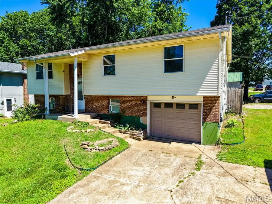 1307 E Chestnut Street, Desloge, MO 63601 - #2
