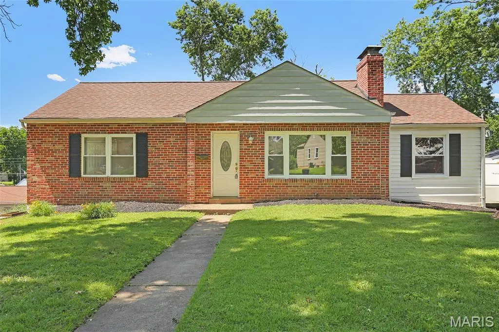 7025 Greenholly Dr., Affton, MO 63123 - #1