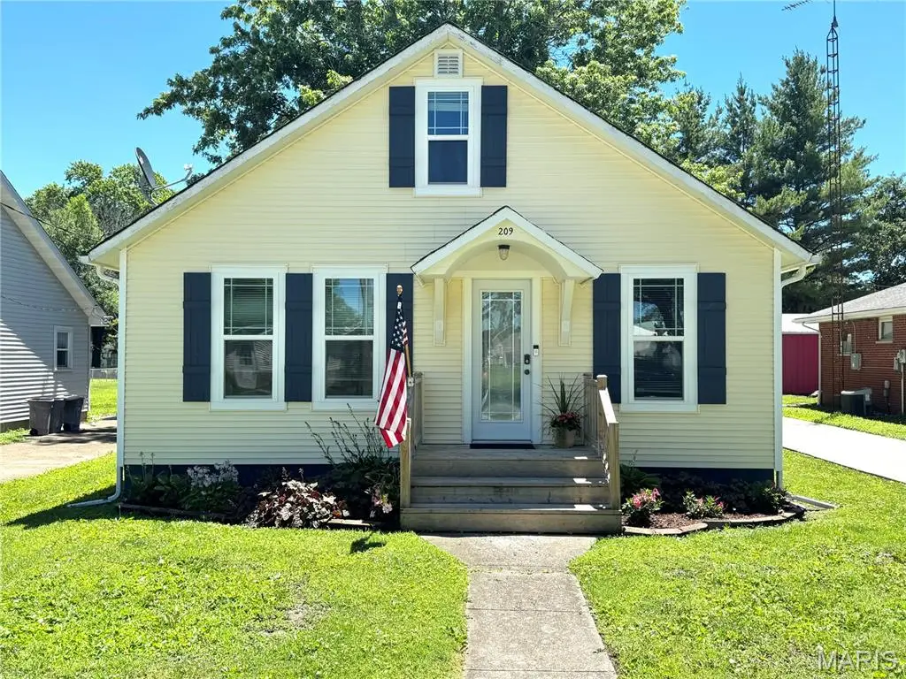 209 S Mcelroy Street, Raymond, IL 62560 - #1
