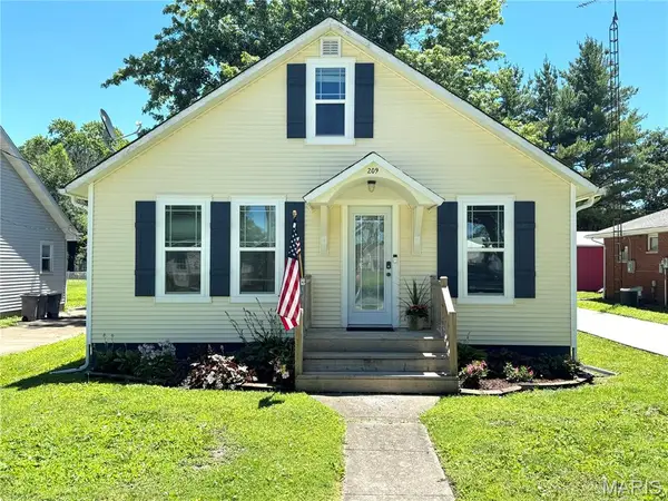 209 S Mcelroy Street, Raymond, IL 62560