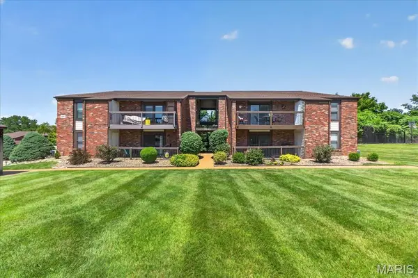 6840 Cottage Grove Lane #I, St Louis, MO 63129
