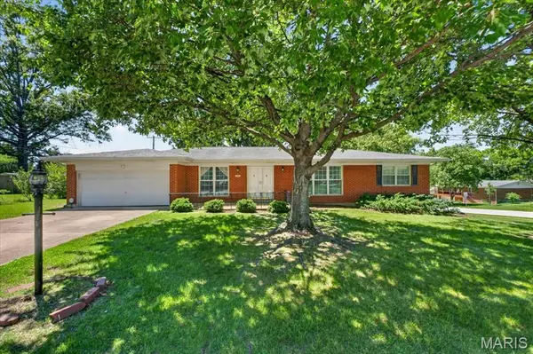 9341 Tea Rose Lane, St Louis, MO 63126