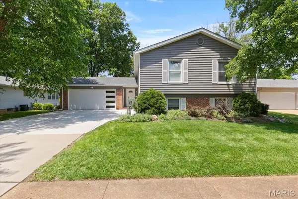 303 Oakfield Drive, Ballwin, MO 63021