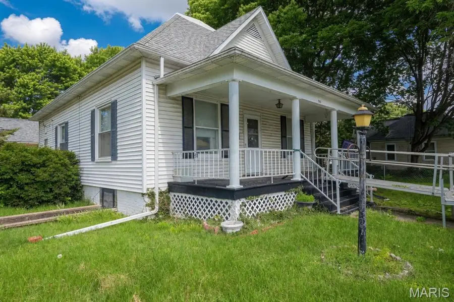 903 N Harrison Street, Litchfield, IL 62056 - #2