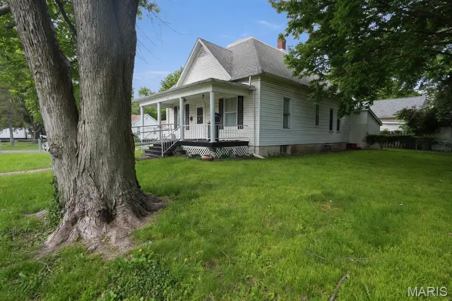 903 N Harrison Street, Litchfield, IL 62056 - #3