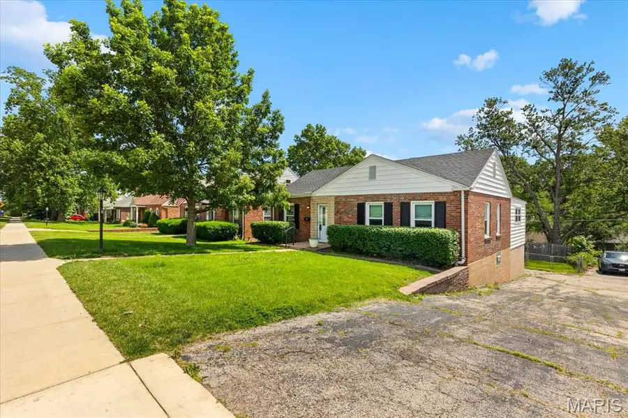 7266 Mackenzie Road, Saint Louis, MO 63123 - #2