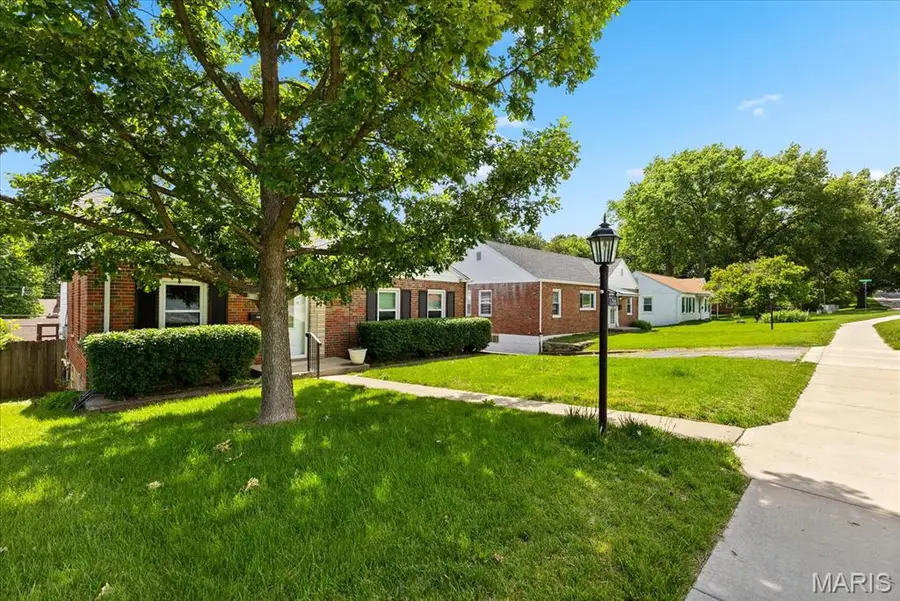 7266 Mackenzie Road, Saint Louis, MO 63123 - #3