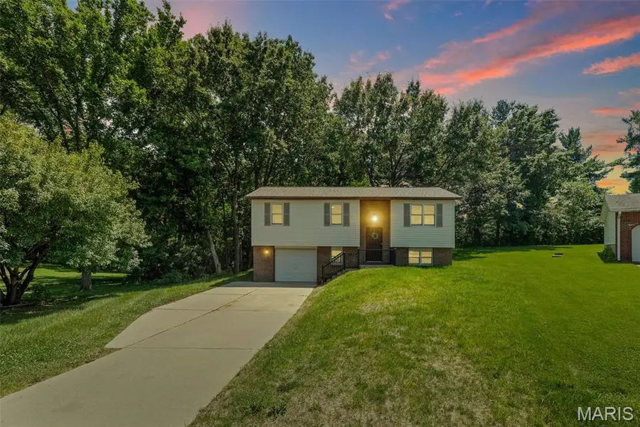 410 Saint Anthony Drive, Godfrey, IL 62035 - #2