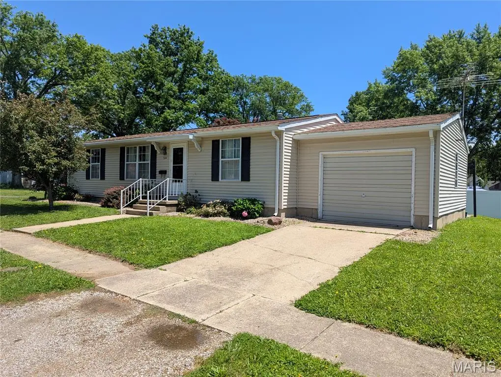 304 Charles Avenue, Greenville, IL 62246 - #1