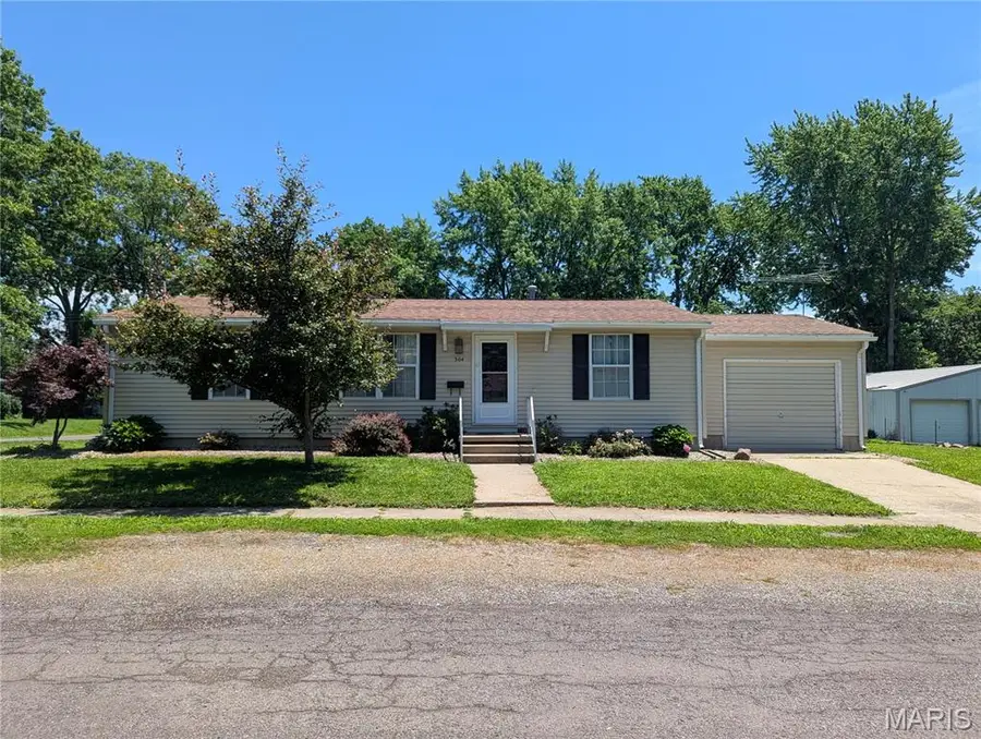 304 Charles Avenue, Greenville, IL 62246 - #2