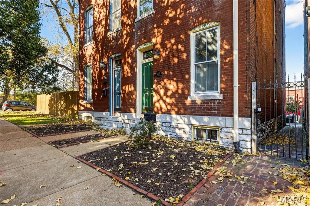 1323 Shenandoah Avenue, Saint Louis, MO 63104 - #1