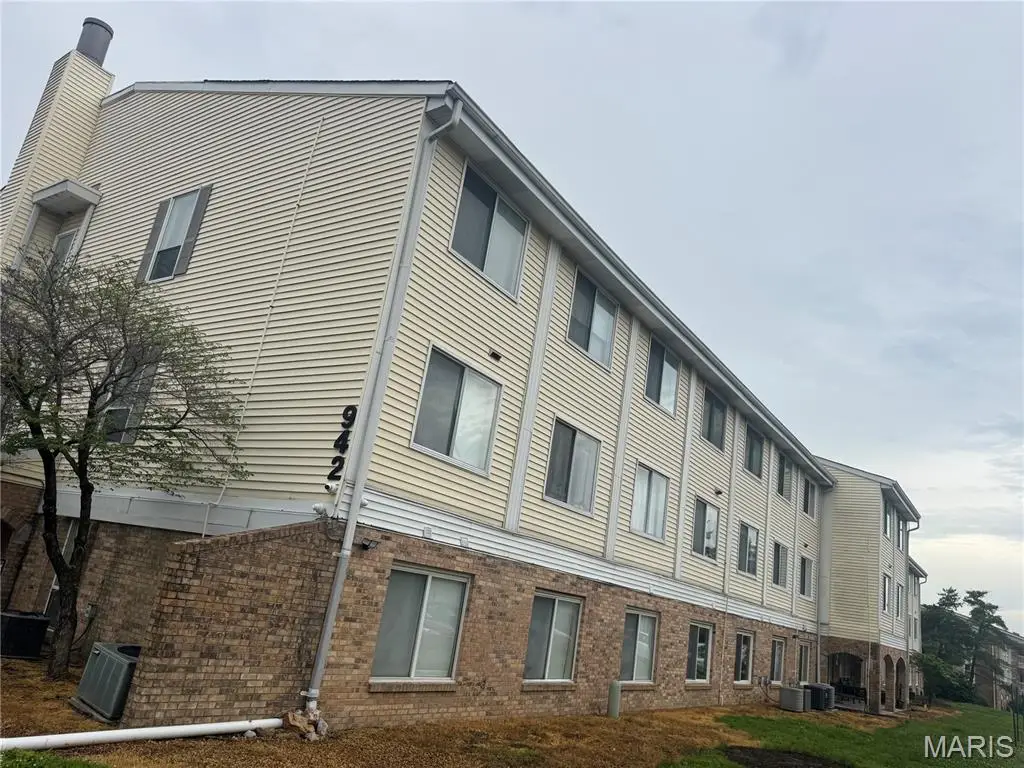 942 Guelbreth Lane #208, Saint Louis, MO 63141 - #1