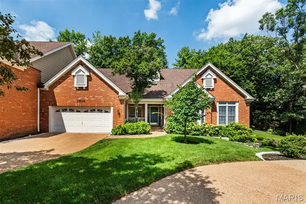 13052 Pembrooke Valley Court, Town and Country, MO 63141