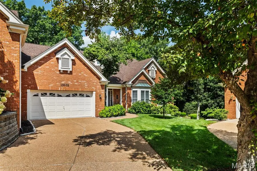 13052 Pembrooke Valley Court, Town And Country, MO 63141 - #2
