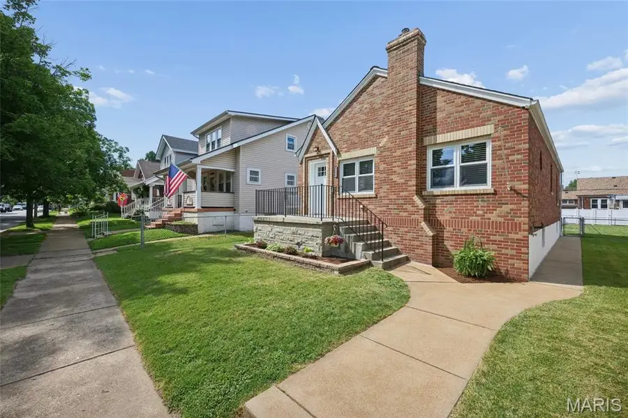 5312 Robert Avenue, Saint Louis, MO 63109 - #2