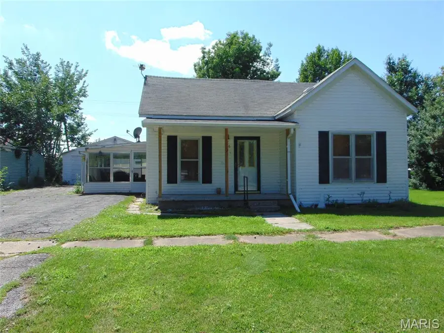 105 N 6th Street, Elkville, IL 62932 - #2