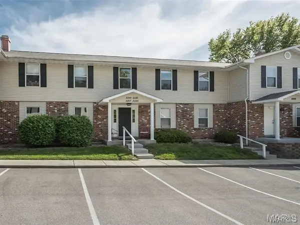 2221 Highland Hill Drive #D, St Peters, MO 63376