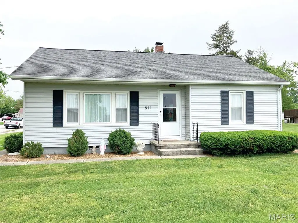 811 E 2nd Street, Beckemeyer, IL 62219 - #1