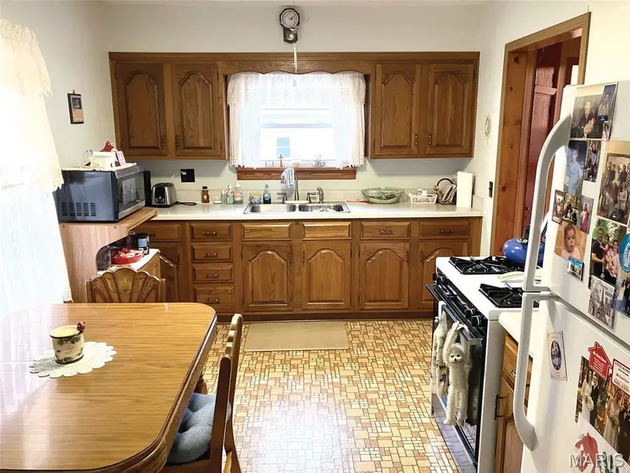 811 E 2nd Street, Beckemeyer, IL 62219 - #3