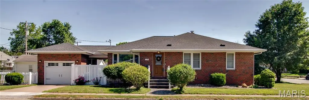 110 Eaton Avenue, Wood River, IL 62095 - #1