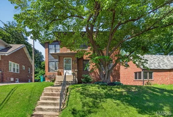 17 Greendale Drive, St Louis, MO 63121
