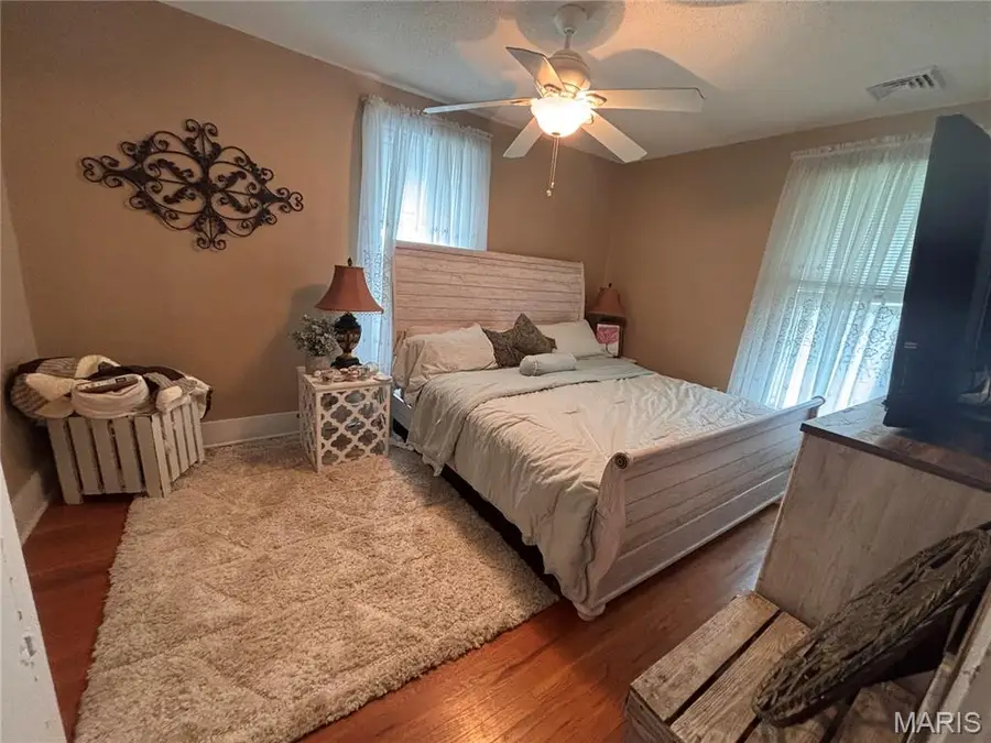 906 Georgia Street, Louisiana, MO 63353 - #2
